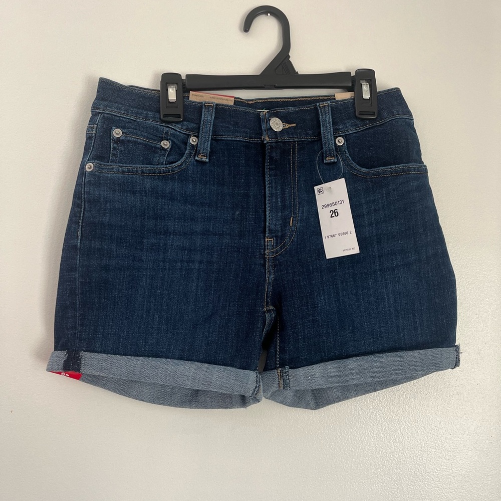 Levi’s Mid-Length shorts size 26 new with tags
